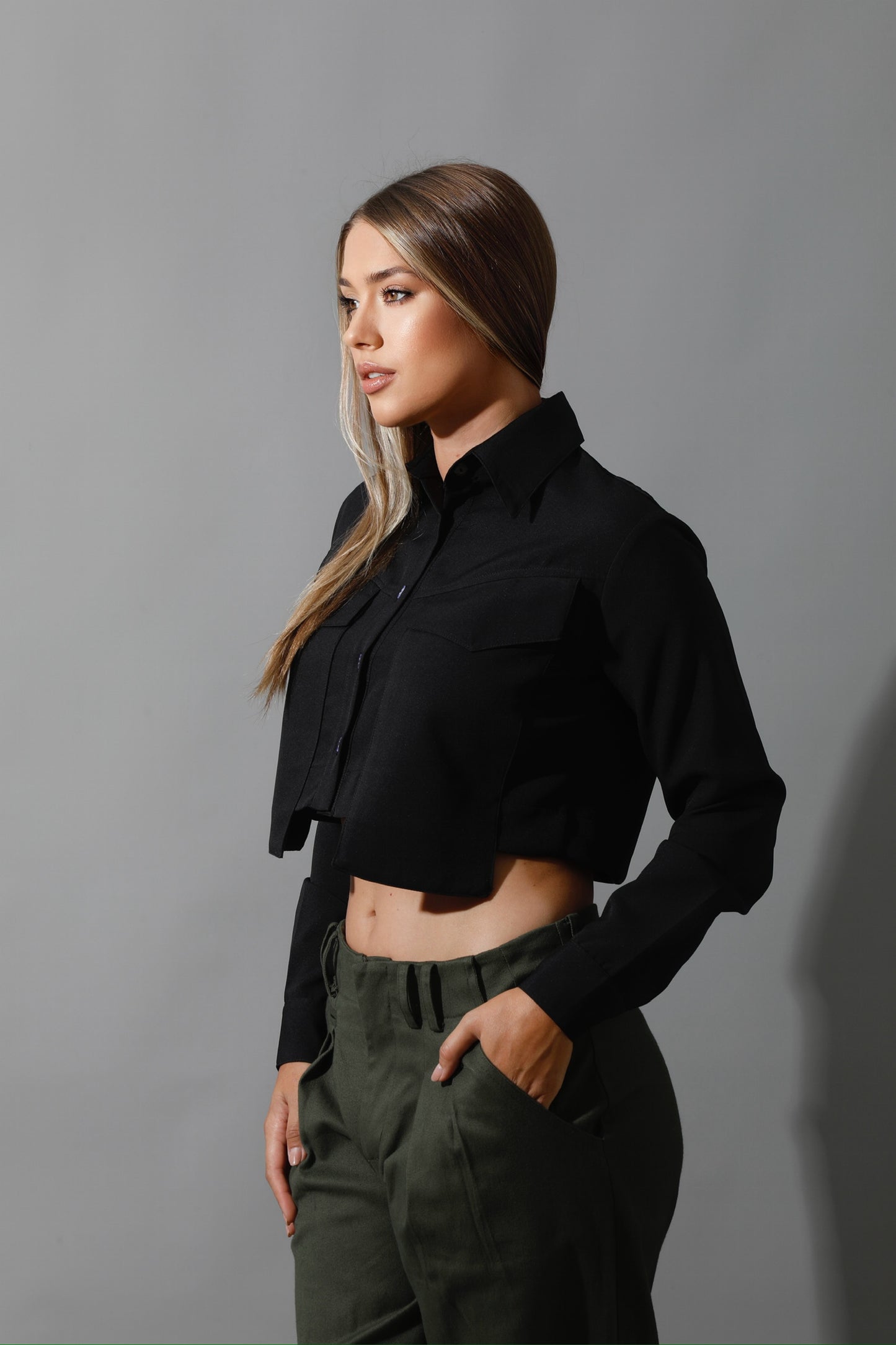 Pockets Cropped Shirt - Black