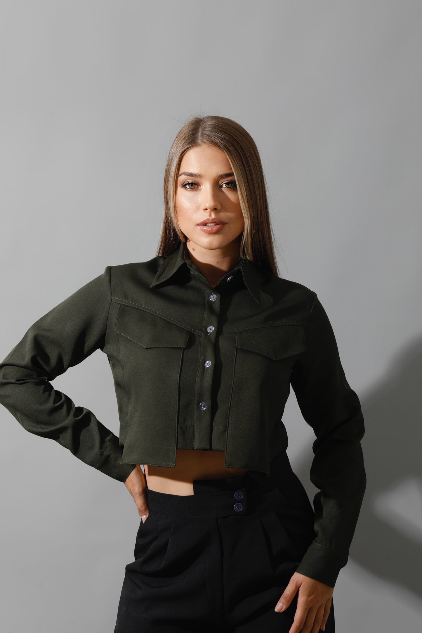 Pockets Cropped Shirt - Olive