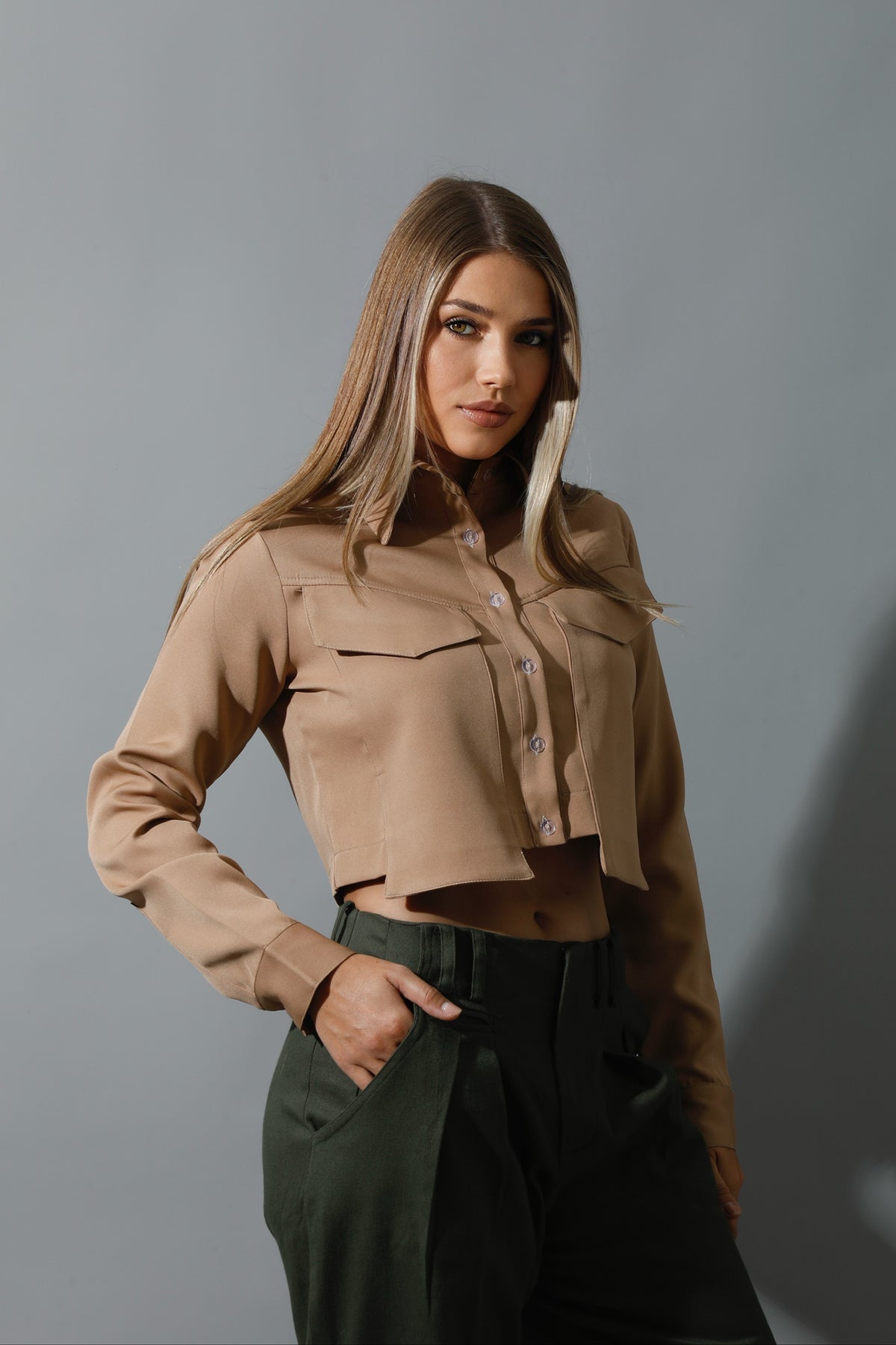 Pockets Cropped Shirt - Beige