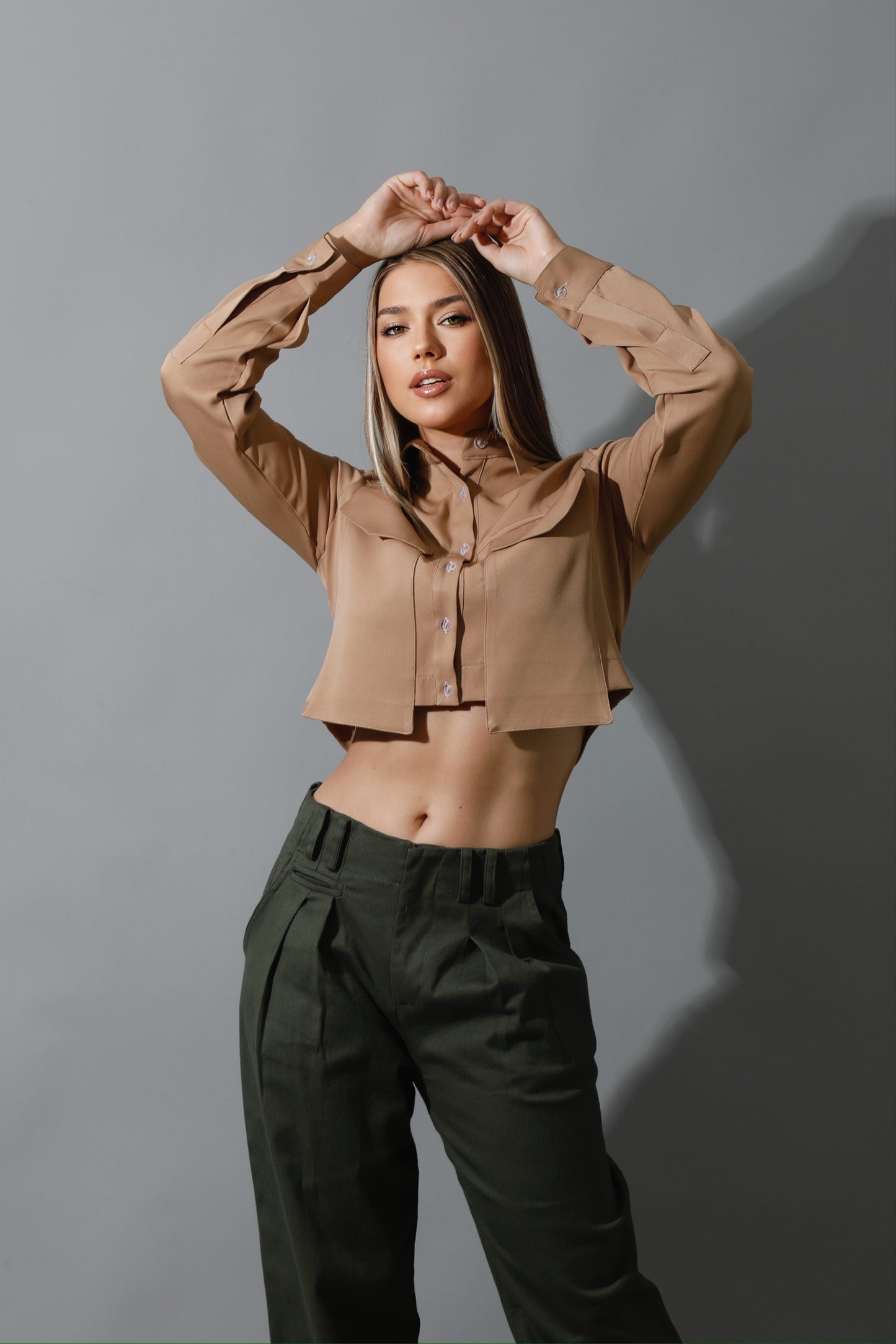 Pockets Cropped Shirt - Beige