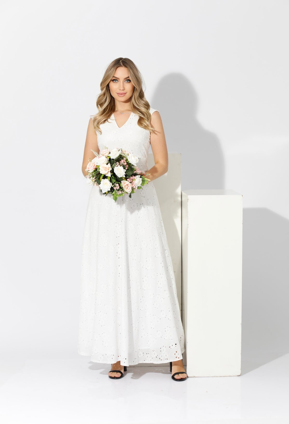 Rokama Maxi Dress - White