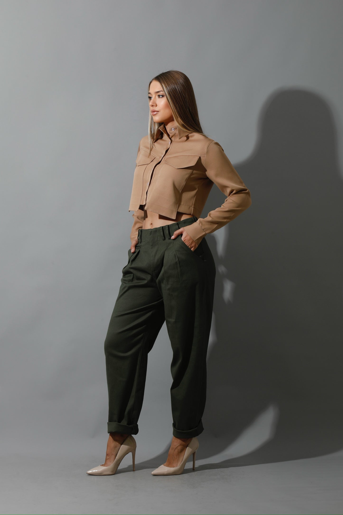 Pockets Cropped Shirt - Beige